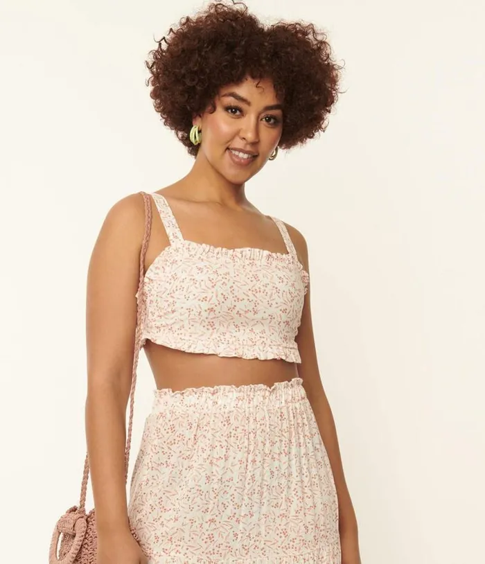 1970s Ivory and Coral Berries Print Crop Top Clothing Unique Vintage Blouses