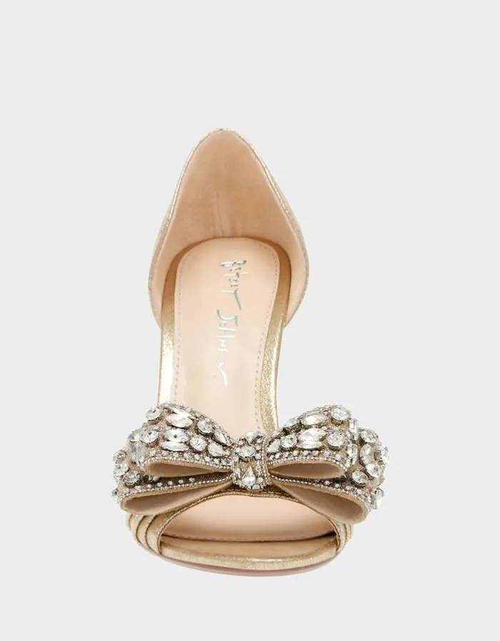 Betsey Johnson Women LANDN GOLD Gold