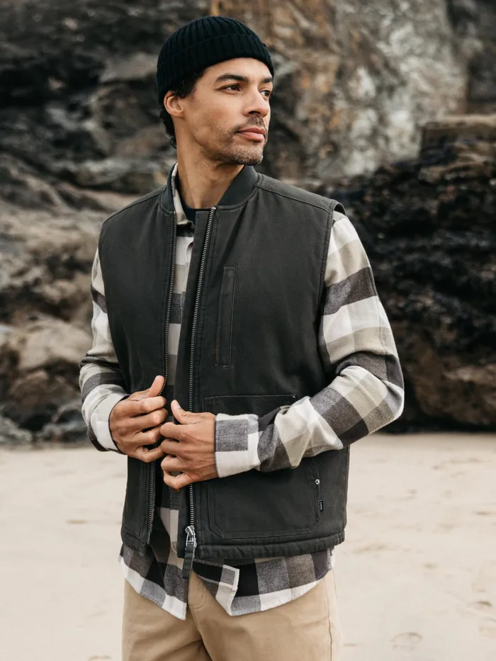 Finisterre Jackets and Coats Men Berings Vest Raven