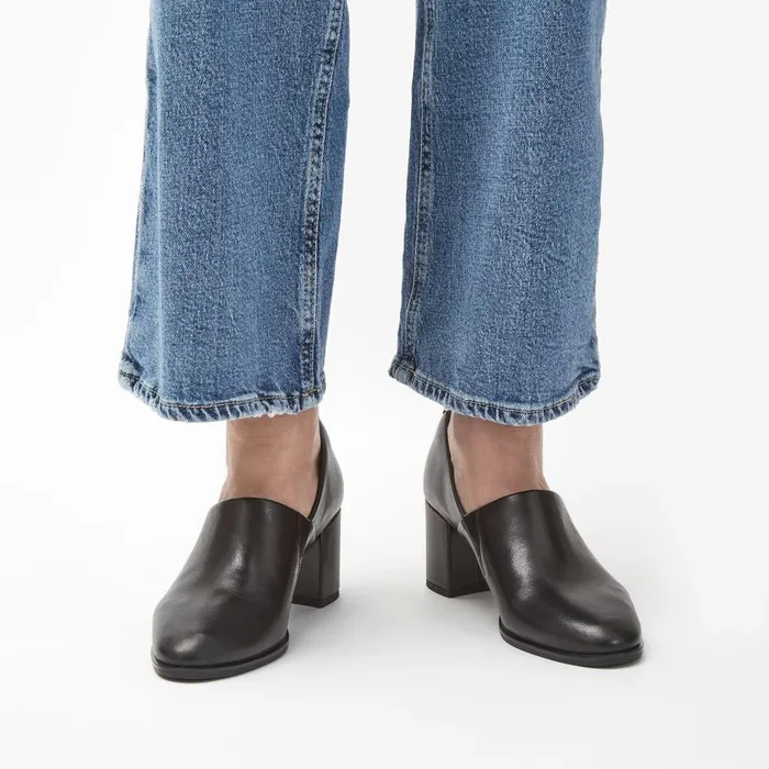 Freva 55 Lily Black Leather Women Clarks Heels and Pumps