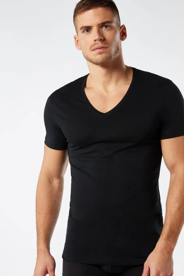 Intimissimi TShirts Polos Men Extrafine Superior Cotton VNeck TShirt Black 019 8211 Black Intimissimi TShirts Polos Men Extrafine Superior Cotton VNeck TShirt Black 019 8211 Black