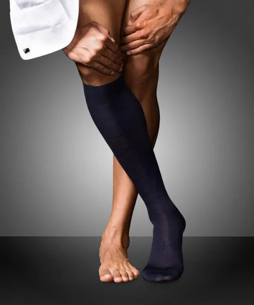 Men No 6 Finest Merino and Silk Men Kneehigh Socks Dark Navy FALKE Knee High Socks