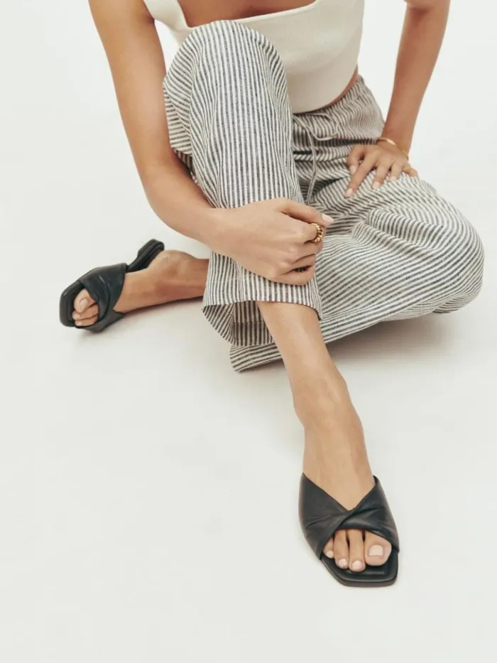 Shoes The Reformation Mikki Twist Flat Sandal Black