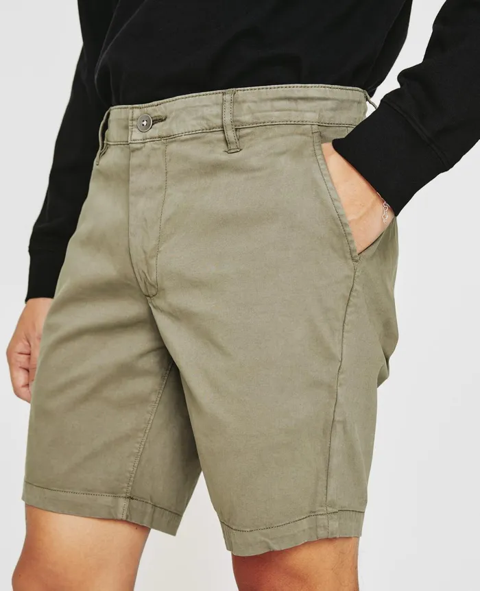 Wanderer Short Sulfur Dried Rosemary Men AG Jeans Shorts Wanderer Short Sulfur Dried Rosemary Men AG Jeans Shorts